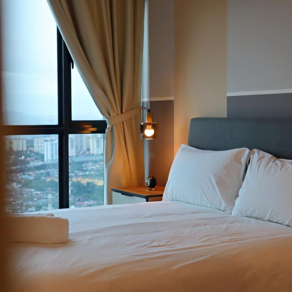 Pangsapuri 6pax Modern-contemporary, Reizz, *