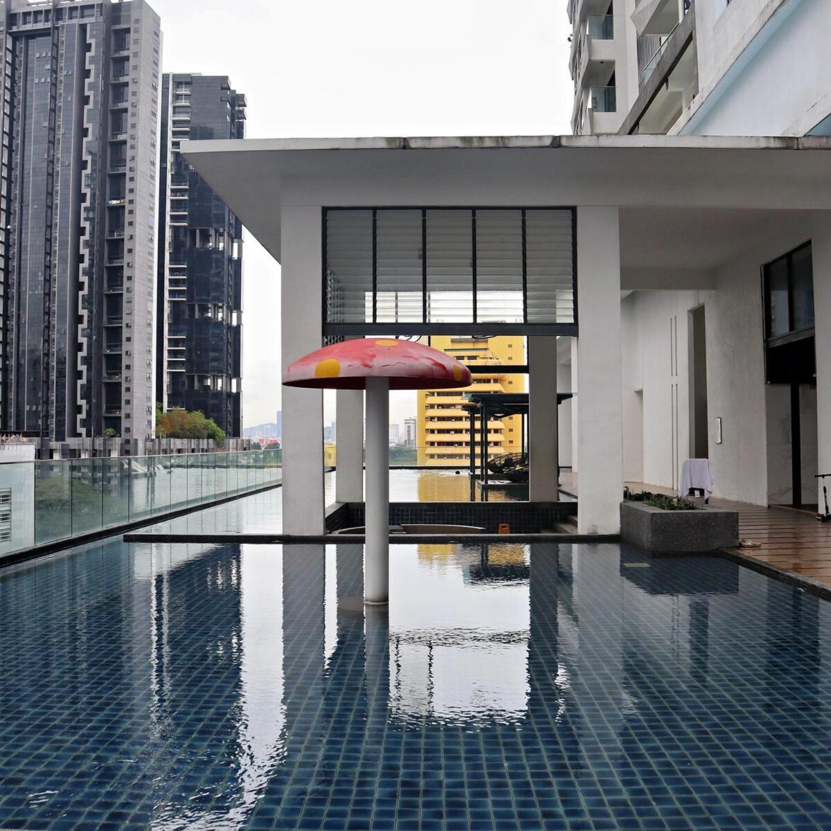 6pax Modern-contemporary, Reizz, * Kuala Lumpur