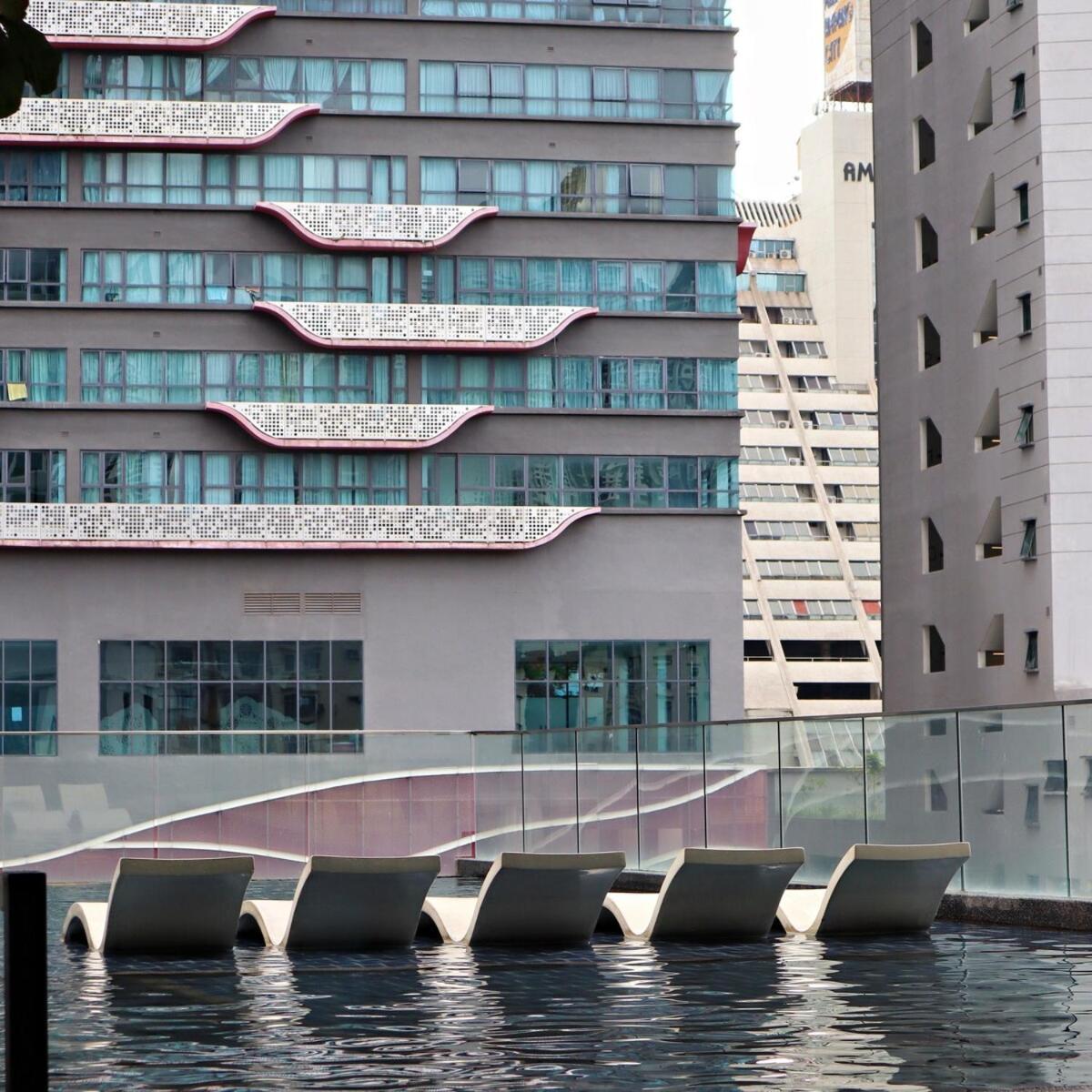 6pax Modern-contemporary, Reizz,