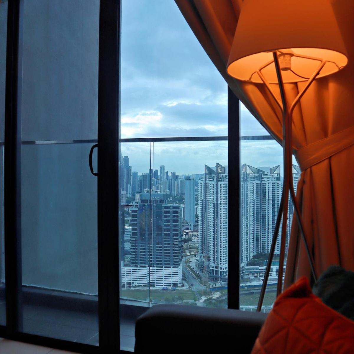 Pangsapuri 6pax Modern-contemporary, Reizz, *