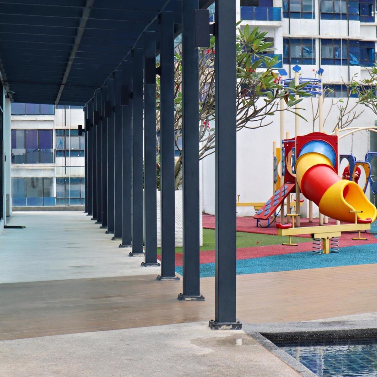 6pax Modern-contemporary, Reizz,