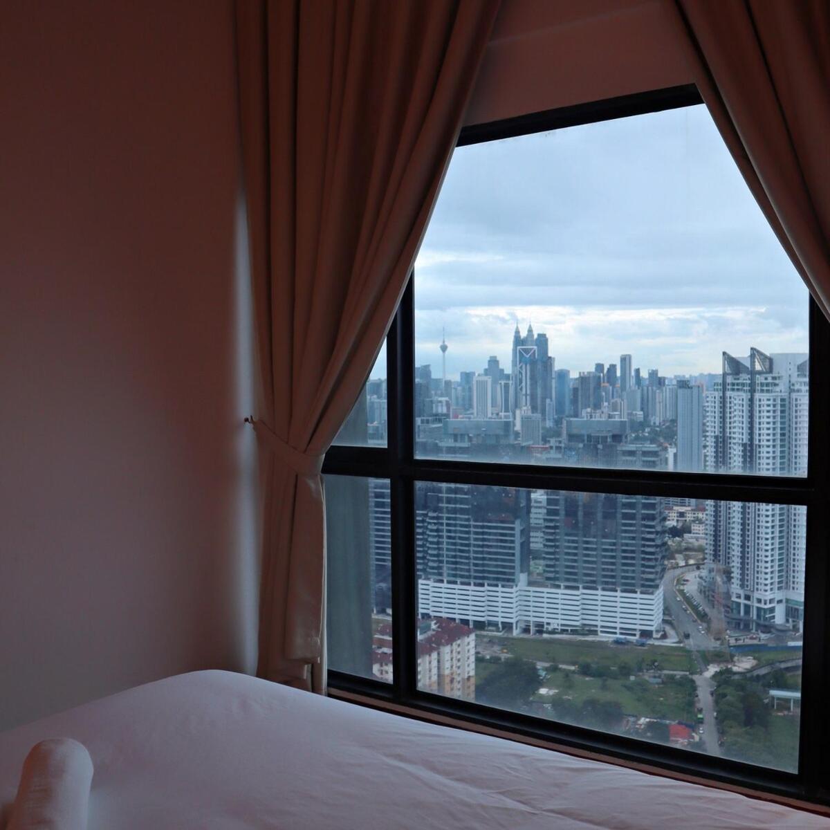 Pangsapuri 6pax Modern-contemporary, Reizz, *