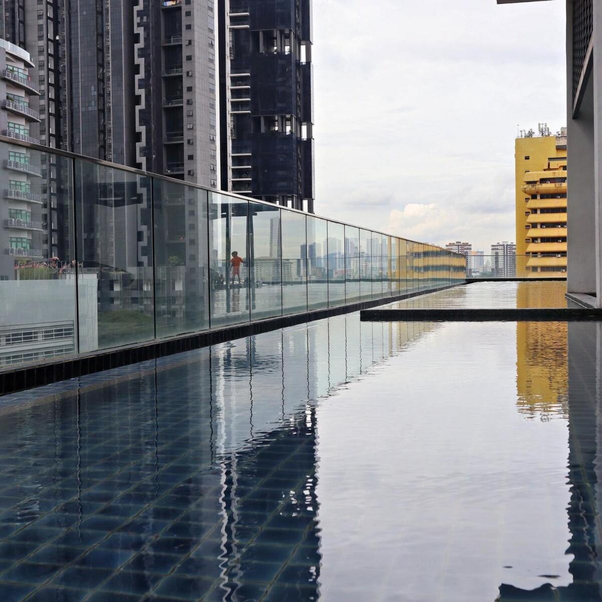 Pangsapuri 6pax Modern-contemporary, Reizz, *