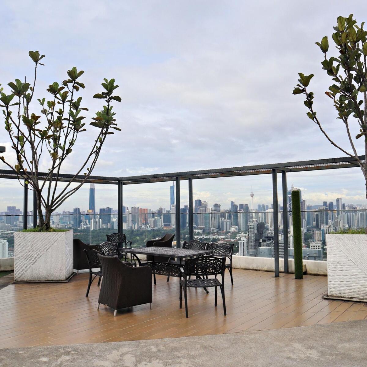 6pax Modern-contemporary, Reizz,