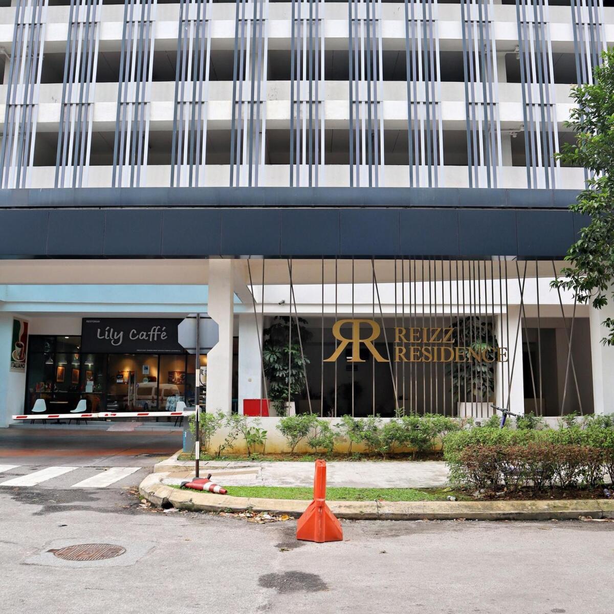 Pangsapuri 6pax Modern-contemporary, Reizz, *